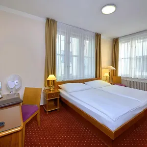 https://melantrich-sivek-hotels.praguehotelsweb.com